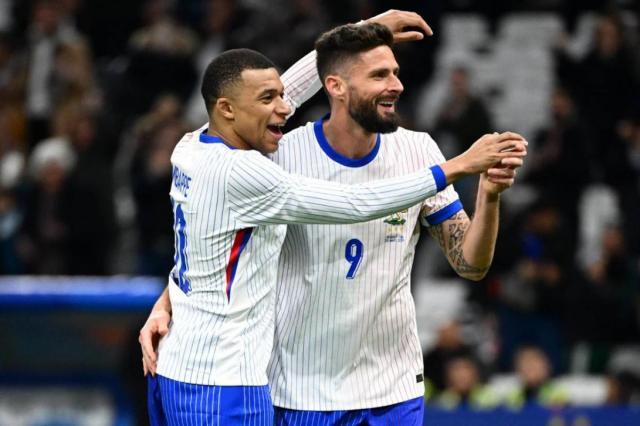 斗球体育入口-法国队的“爸爸”？吉鲁：还好我不是爷爷